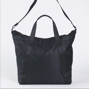 Lululemon “Carry the Day” + thermal hot tool cover